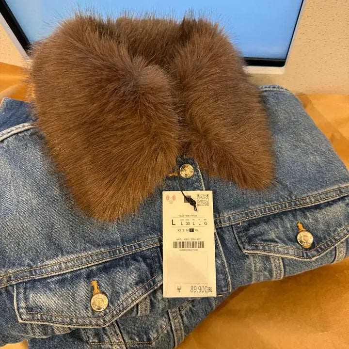 [BUNJANG] ZARA 자라 탈부착 퍼 카라 청자켓 데님 자켓/점퍼 (새상품) / ZARA 자라 탈부착 퍼 카라 청자켓 데님 자켓/점퍼 (새상품)