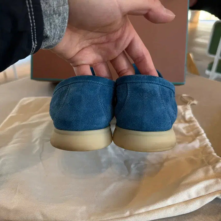 [SOLD OUT] 로로피아나 썸머워크 스웨이드 로퍼