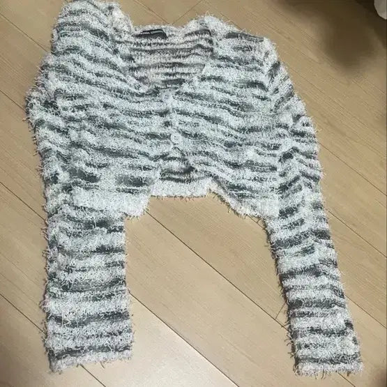[BUNJANG] Y2K White Striped Cardigan / y2k 화이트 스트라이프 가디건
