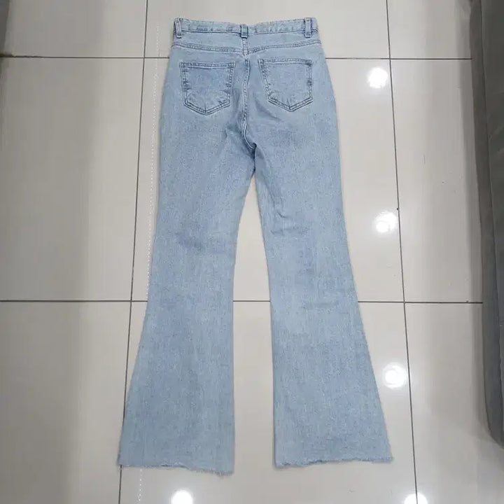 [SOLD OUT] AURA 30 L 실제허리약28 연청 배기 부츠컷 청바지 중고 나팔 팬츠