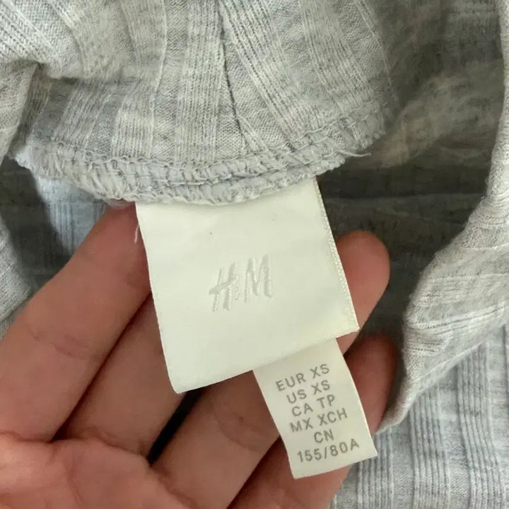 [BUNJANG] H&amp;M Cropped Short Turtleneck / h&amp;m 크롭 숏 터틀넥