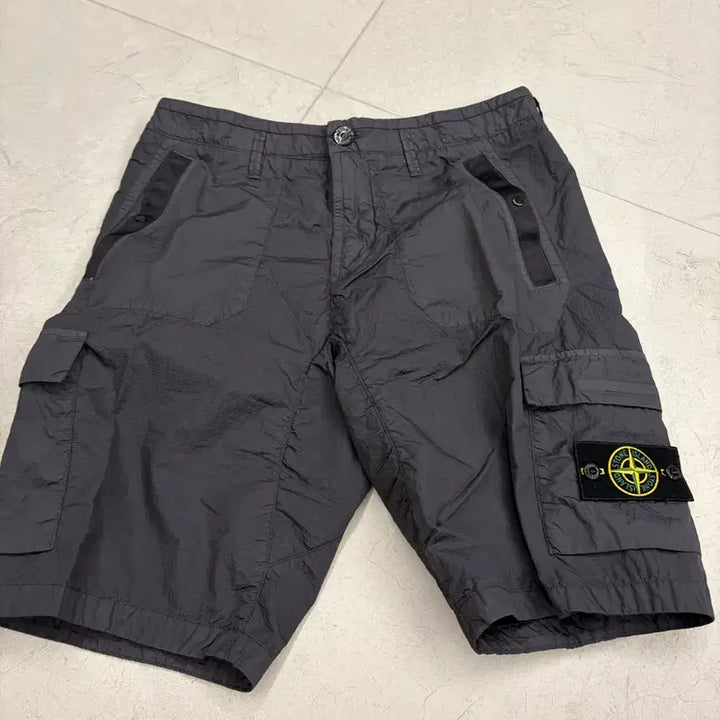 [BUNJANG] Stone Island Seersucker Shorts Gray / [30] 스톤아일랜드 시어서커 반바지 그레이