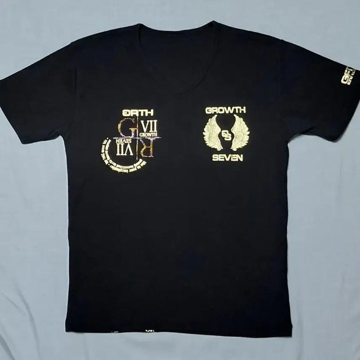 [BUNJANG] GROWTH SEVEN Gold Cubic Big Logo V-Neck T-Shirt / [S/90] GROWTH SEVEN 큐빅 골드 그래픽 빅로고 브이넥 티