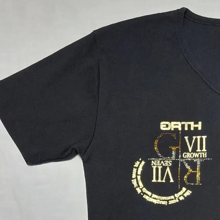 [BUNJANG] GROWTH SEVEN Gold Cubic Big Logo V-Neck T-Shirt / [S/90] GROWTH SEVEN 큐빅 골드 그래픽 빅로고 브이넥 티