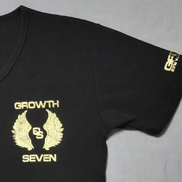 [BUNJANG] GROWTH SEVEN Gold Cubic Big Logo V-Neck T-Shirt / [S/90] GROWTH SEVEN 큐빅 골드 그래픽 빅로고 브이넥 티