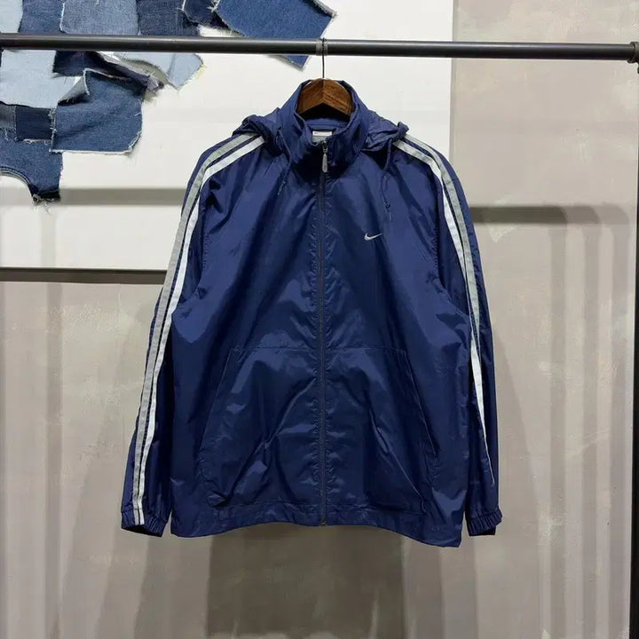 [BUNJANG] Nike Embroidered Logo Hooded Windbreaker Jacket / (105) 나이키 캐주얼 스트릿 로고 자수 후드 바람막이 자켓