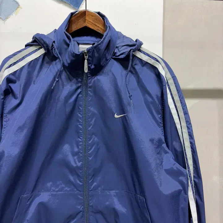 [BUNJANG] Nike Embroidered Logo Hooded Windbreaker Jacket / (105) 나이키 캐주얼 스트릿 로고 자수 후드 바람막이 자켓
