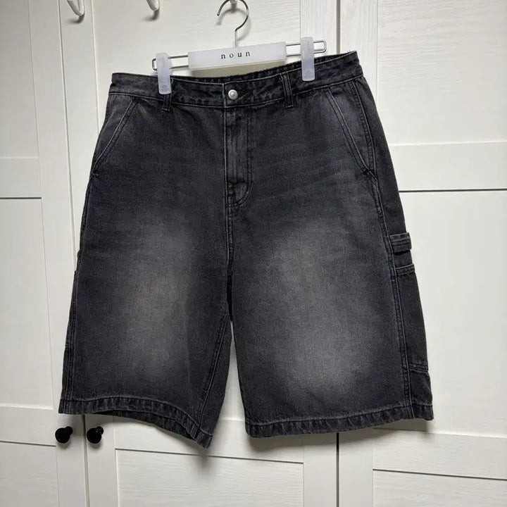 [SOLD OUT] 무신사 스탠다드 빅 브러쉬 카펜터 버뮤다 데님팬츠 블랙 34