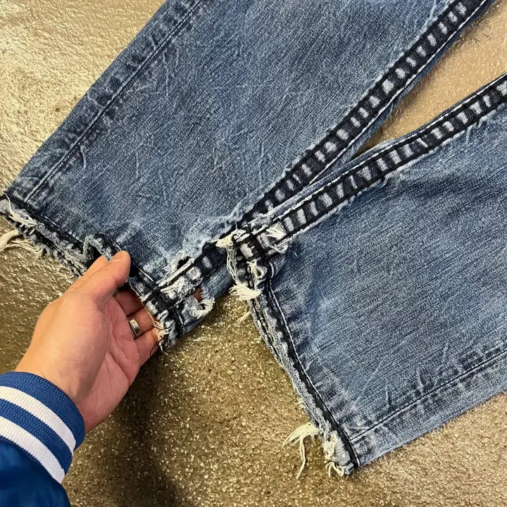 [BUNJANG] True Religion Ricky Super T Denim Pants / 트루릴리젼 리키 슈퍼티 (32)