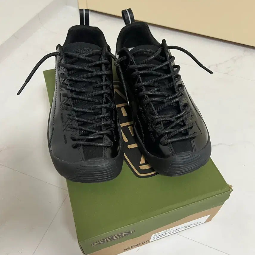 [BUNJANG] Keen Jasper Perseid Black Shoes / 킨 재스퍼 페르세이드 블랙 270