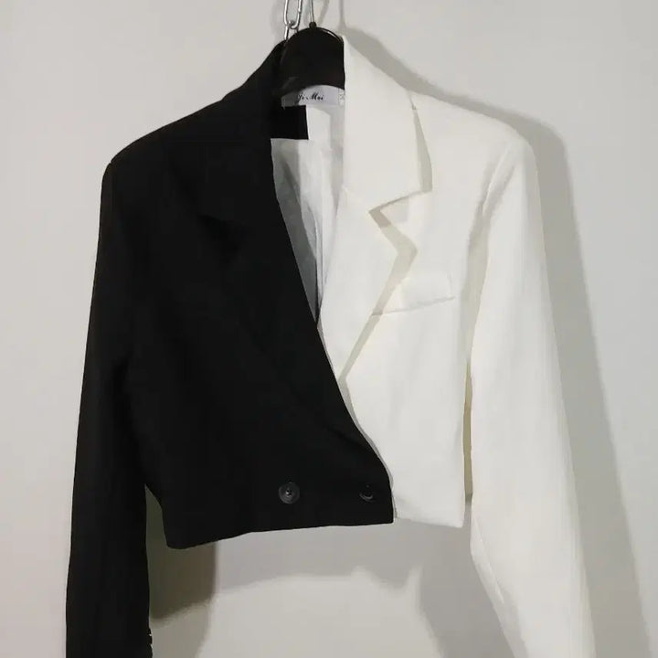 [SOLD OUT] 배색 크롭 자켓 블랙/화이트