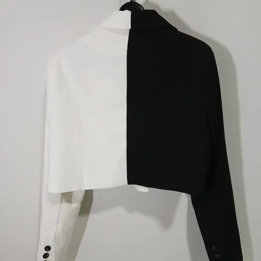 [SOLD OUT] 배색 크롭 자켓 블랙/화이트