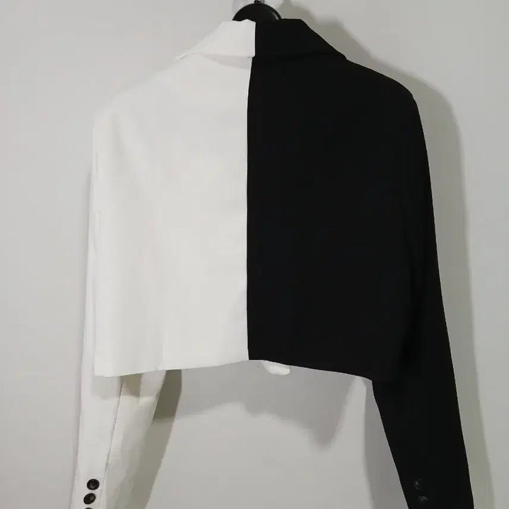 [SOLD OUT] 배색 크롭 자켓 블랙/화이트