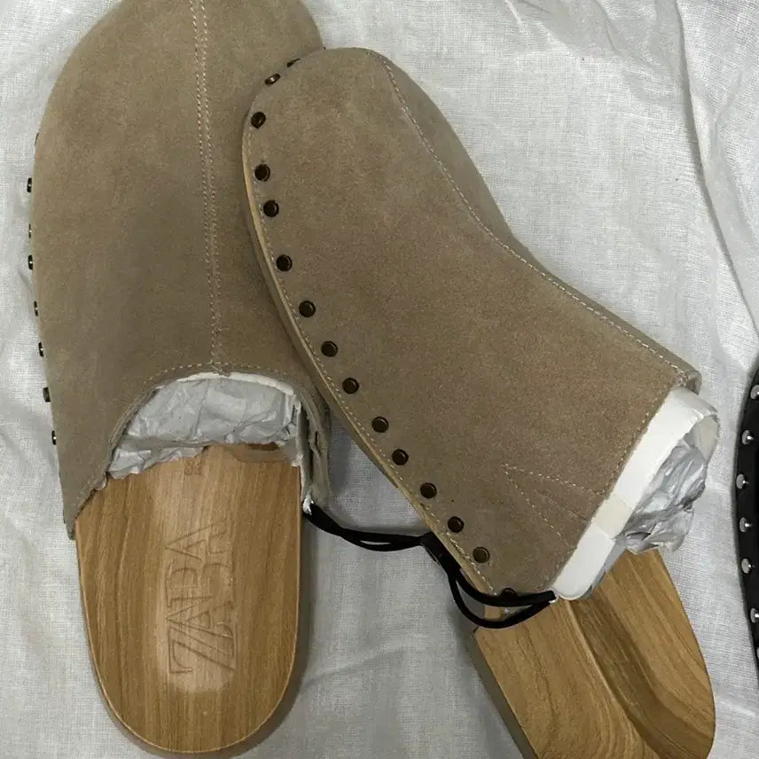 [BUNJANG] ZARA Suede Studded Clogs / 자라 스웨이드 스터드 클로그 245 새상품