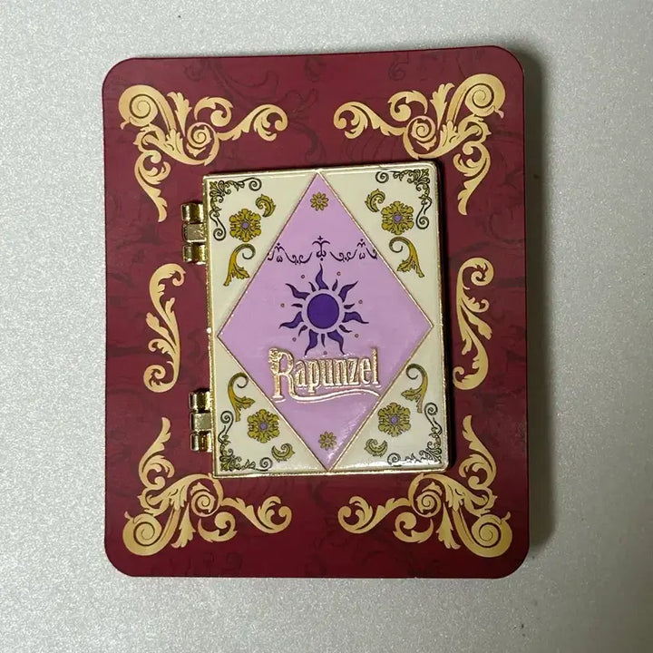 [BUNJANG] Disney Rapunzel Badge / 디즈니 프린세스 라푼젤 뱃지 (미니소)