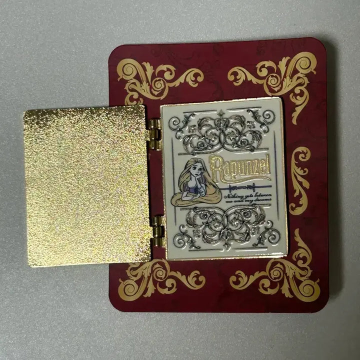 [BUNJANG] Disney Rapunzel Badge / 디즈니 프린세스 라푼젤 뱃지 (미니소)