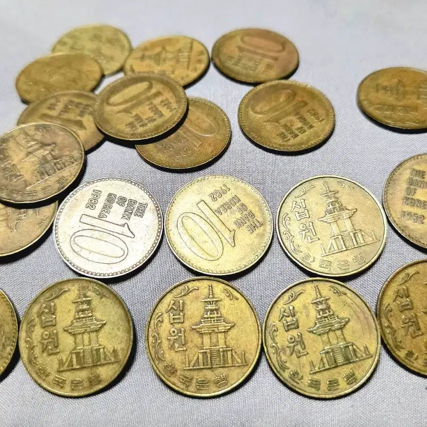 [BUNJANG] 1982 Korean 10 Won Coin Set / <특년> 선별한 1982년 10원  20개 묶음