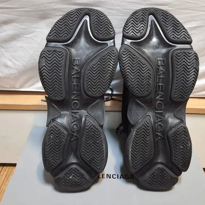 [BUNJANG] Balenciaga Triple S Black Sneakers / [새상품급] 발렌시아가 트리플s 블랙 41