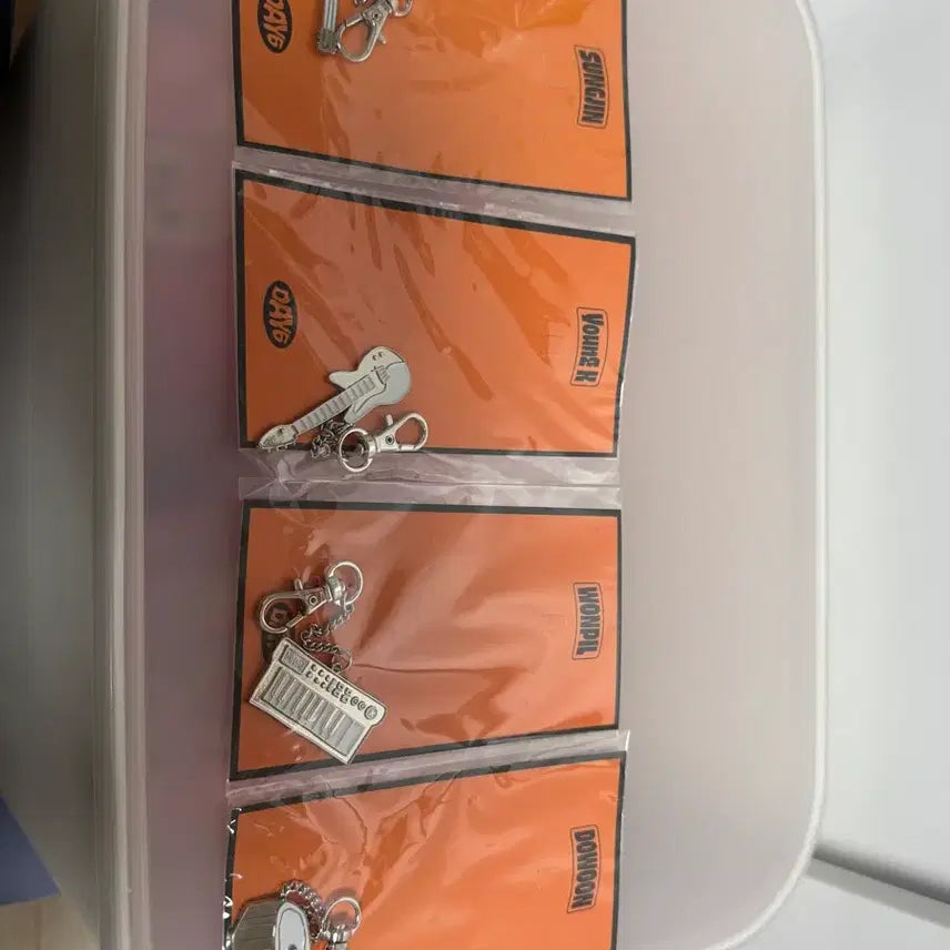[BUNJANG] DAY6 Instrument Keyring Bundle Set / (원가인하/일괄)DAY6 악기 키링 (성진/영케이/원필/도운)