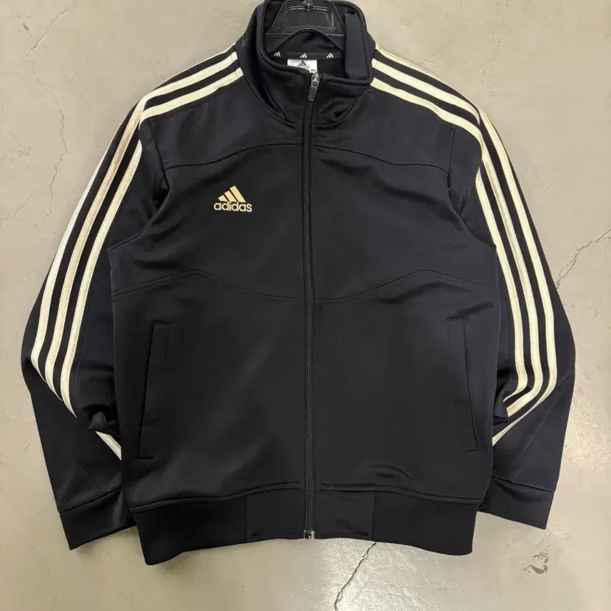 [SOLD OUT] 만원샵 아디다스 로고 트랙탑 져지 XS