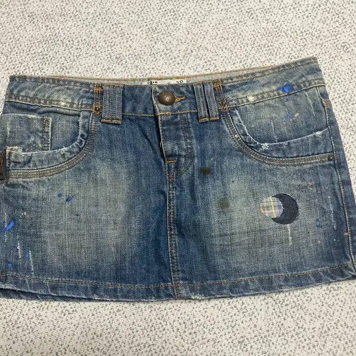 [BUNJANG] ZARA Vintage Wash Denim Skirt / ZARA 빈티지 워싱 데님 스커트 55~66 / 페인트 포인트