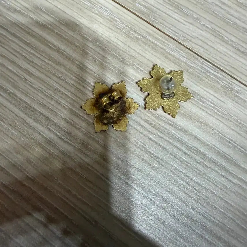 [SOLD OUT] 샤넬 눈꽃 피어싱 귀걸이