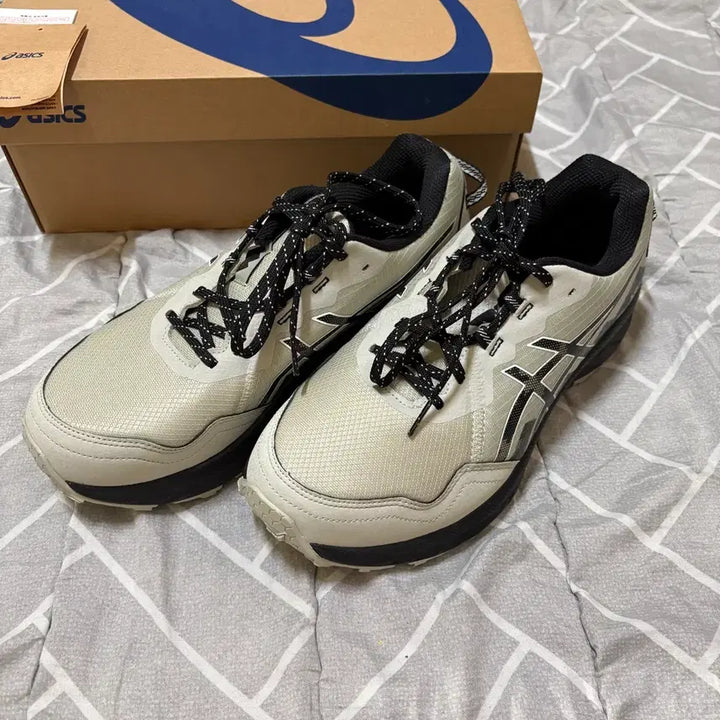 [BUNJANG] ASICS Gel-Venture 10 White Sage Black Sneakers 270 / 아식스 젤 벤쳐 10 화이트 세이지 블랙 270