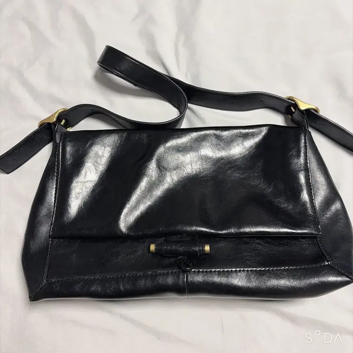 [SOLD OUT] 루에브르 삭드자뎅 소가죽 숄더백