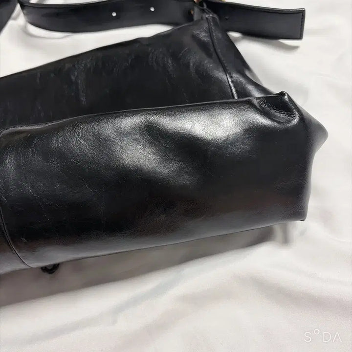 [SOLD OUT] 루에브르 삭드자뎅 소가죽 숄더백