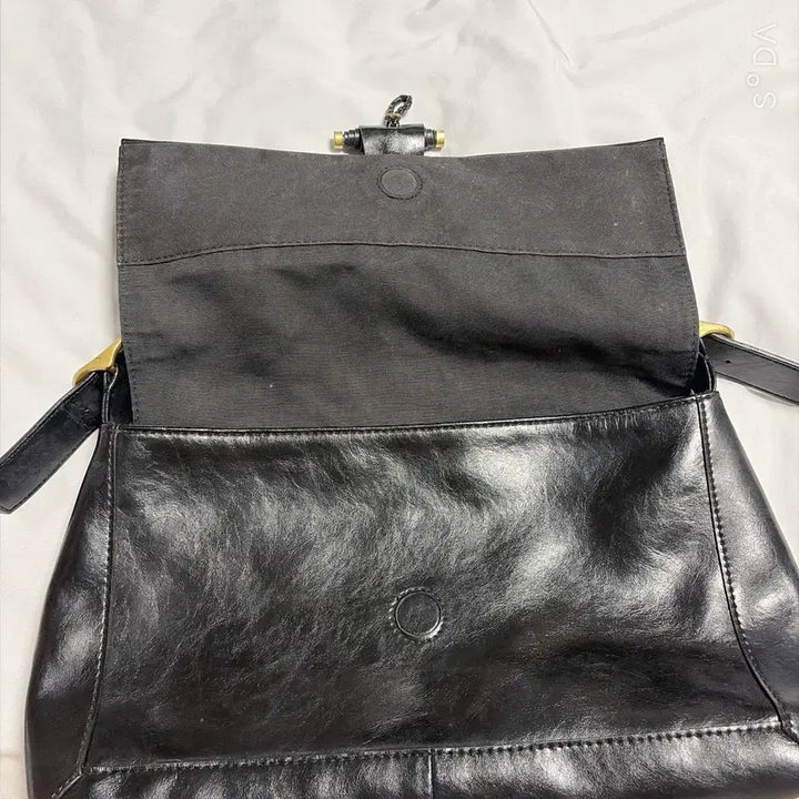 [SOLD OUT] 루에브르 삭드자뎅 소가죽 숄더백