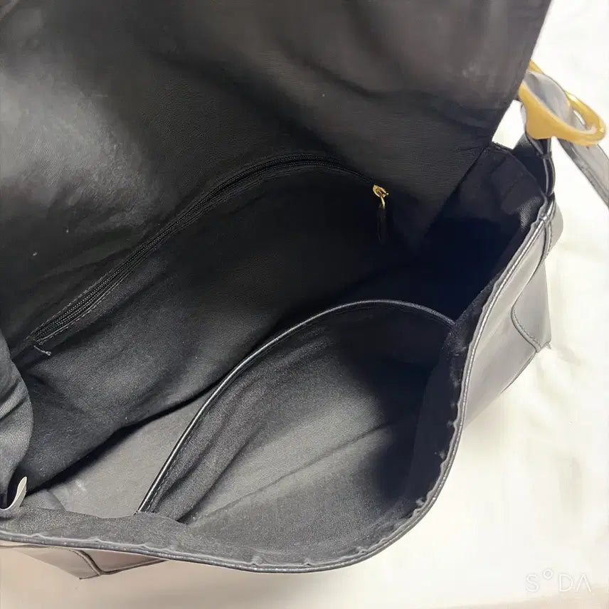 [SOLD OUT] 루에브르 삭드자뎅 소가죽 숄더백