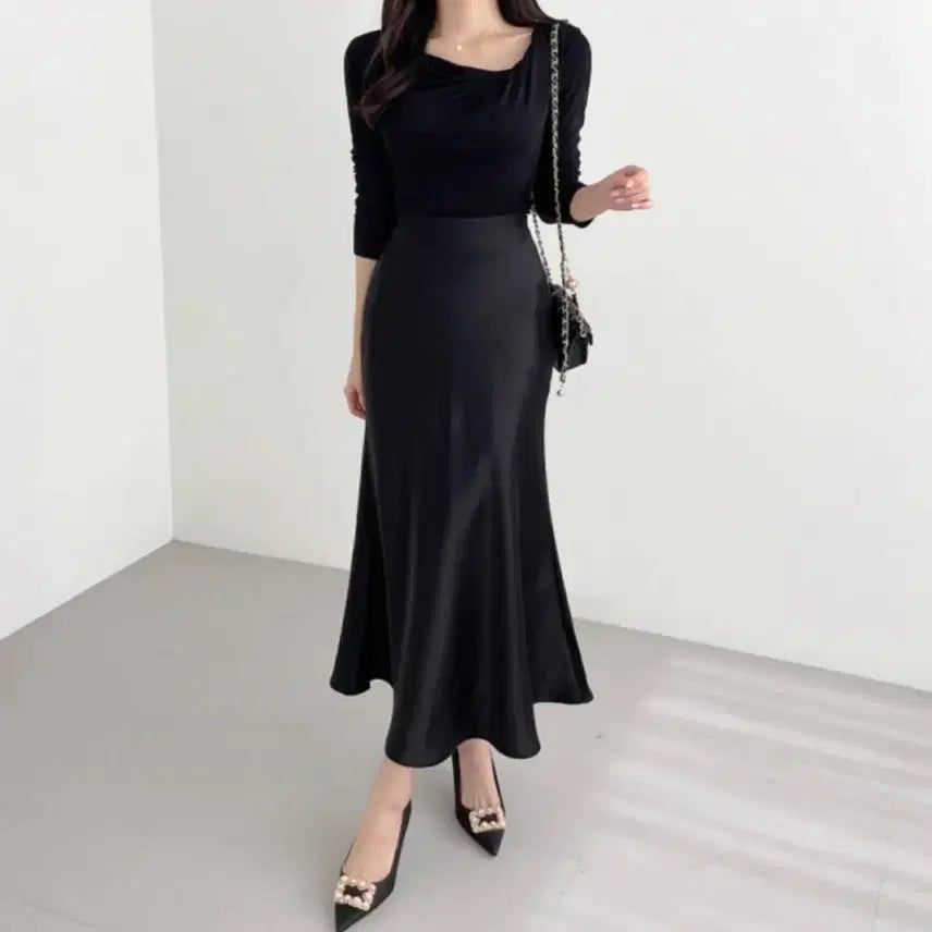 [BUNJANG] Classic Blanc Satin Mermaid Long Skirt / 클래식블랑 새틴 머메이드 뒷밴딩 롱스커트 블랙 에이블리 지그재그