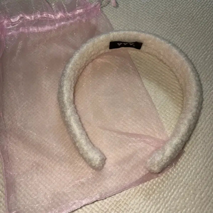 [BUNJANG] VVV Faux Fur Headband Hair Accessory / 브이브이브이 퍼 머리띠 vvv 무신사 헤어 악세사리 패션