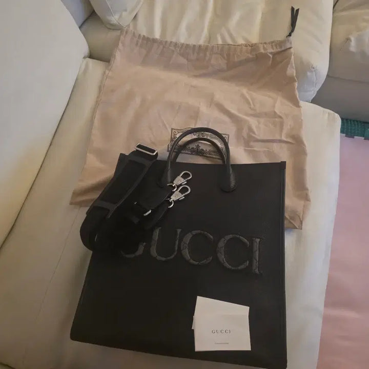 [BUNJANG] Gucci Logo Embossed Leather Tote Black / (상태좋음) 구찌 로고 엠보싱 레더 토트 블랙