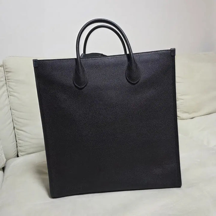 [BUNJANG] Gucci Logo Embossed Leather Tote Black / (상태좋음) 구찌 로고 엠보싱 레더 토트 블랙