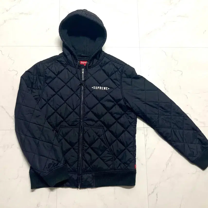 [BUNJANG] Supreme x Independent Quilted Hoodie Jacket / 슈프림x인디펜던트 15FW 퀼팅 후드 집업 자켓 L, 100-105