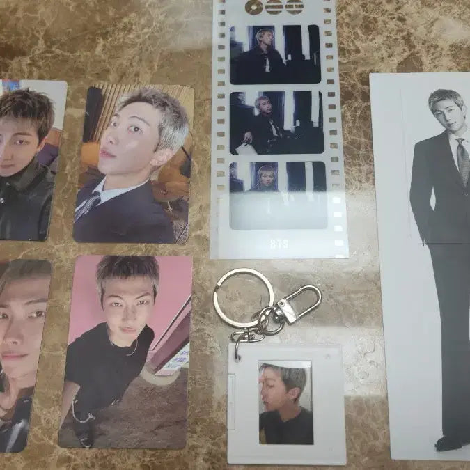 [BUNJANG] 방탄 알엠 RM 아리랑 위버스 특전 포카, 키링세트 / 방탄 알엠 RM 아리랑 위버스 특전 포카, 키링세트