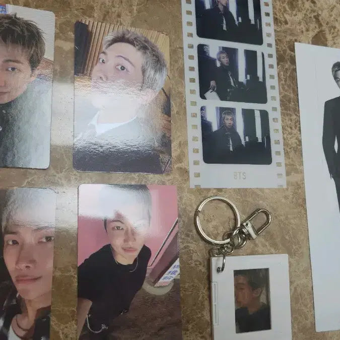 [BUNJANG] 방탄 알엠 RM 아리랑 위버스 특전 포카, 키링세트 / 방탄 알엠 RM 아리랑 위버스 특전 포카, 키링세트