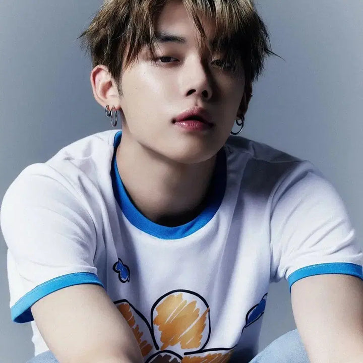 [BUNJANG] Prive Alliance Yeonjun Floral Embroidered White T-shirt / Prive Alliance 프리베 투바투 연준 꽃 자수 흰색 반팔 티셔츠