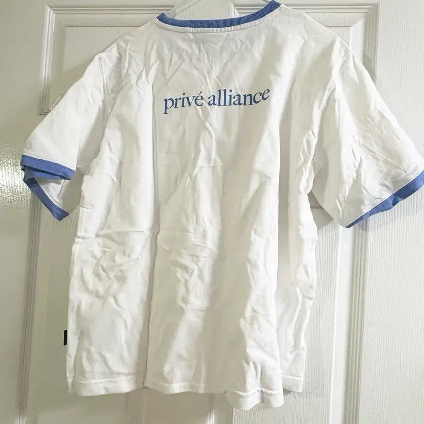 [BUNJANG] Prive Alliance Yeonjun Floral Embroidered White T-shirt / Prive Alliance 프리베 투바투 연준 꽃 자수 흰색 반팔 티셔츠