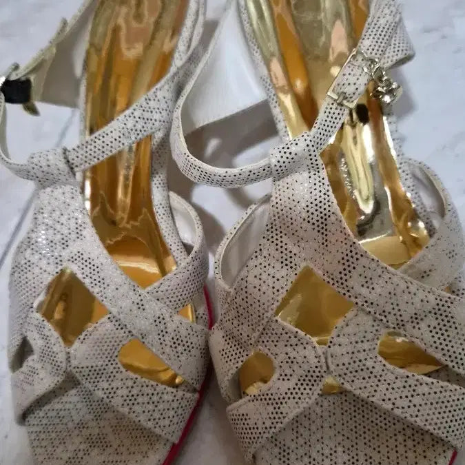 [BUNJANG] Ivory Cross-Strap Heeled Sandals / 아이보리 샌들 힐 여성 구두