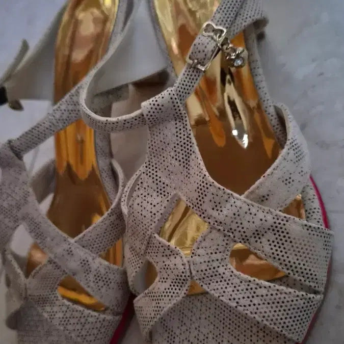 [BUNJANG] Ivory Cross-Strap Heeled Sandals / 아이보리 샌들 힐 여성 구두