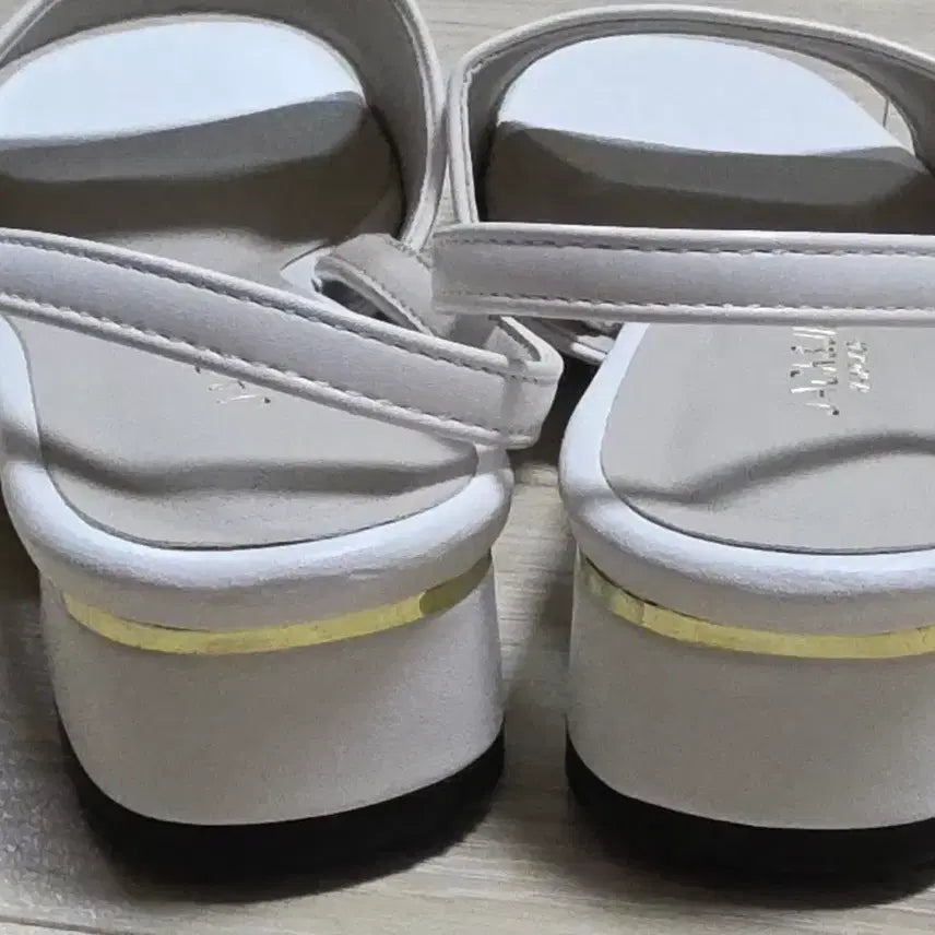 [BUNJANG] Jack&amp;Jill White Slingback Sandals / 잭앤질 화이트 샌들 슬링백