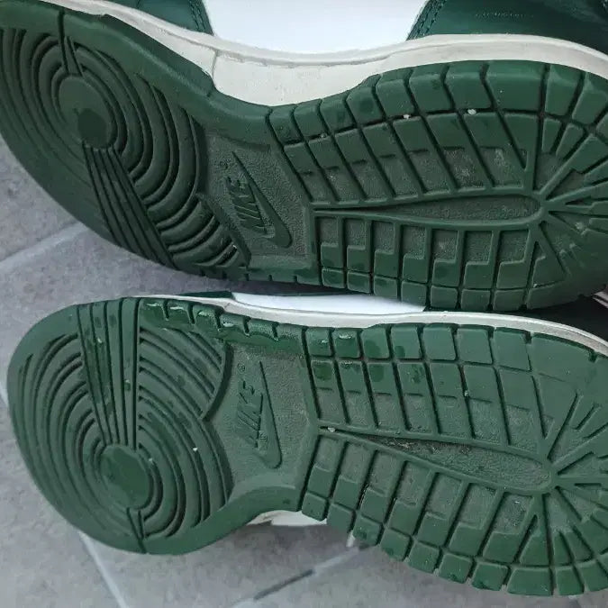 [BUNJANG] Nike Dunk High Retro Noble Green Sneakers / 나이키 덩크 하이 레트로 노블 그린 255mm