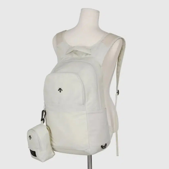 [BUNJANG] Descente Travel Lightweight Packable Backpack 19L - Ivory / 원가84550원| 무신사 데상트 트래블 경량 패커블 백팩 19L 아이보리