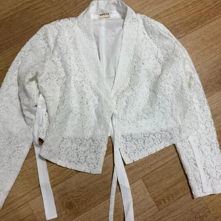 [BUNJANG] Silk &amp; Needle Luxury Hanbok Lace Jeogori White / 고급 생활한복 실과바늘 레이스저고리 (정가69000원)
