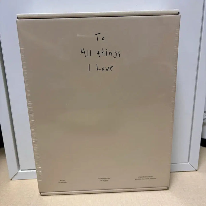 [BUNJANG] Jo Yuri 1st Photobook All Things I Love Sealed / 조유리 1st 포토북 All things I Love 미개봉