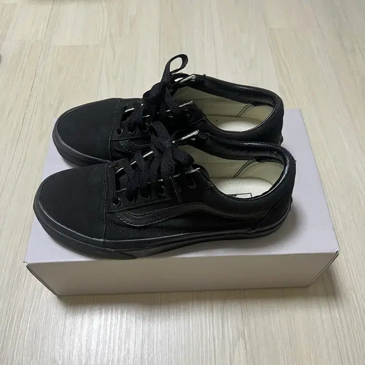 [BUNJANG] Vans Old Skool Black Sneakers / 반스 올드스쿨 블랙