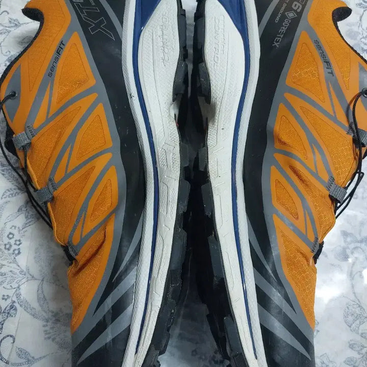 [BUNJANG] Salomon XT-6 Gore-Tex Marmalade Sneakers / 살로몬 XT-6 고어텍스 마멀레이드 (300)