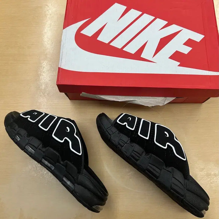 [BUNJANG] Nike Air More Uptempo Slide Black White 240 Sandals / (새상품) 나이키 에어 모어 업템포 슬라이드 블랙 화이트 240